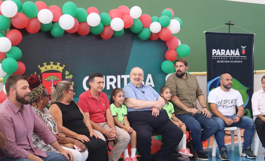 Centro esportivo reestruturado em Curitiba Localizado na Vila Oficinas