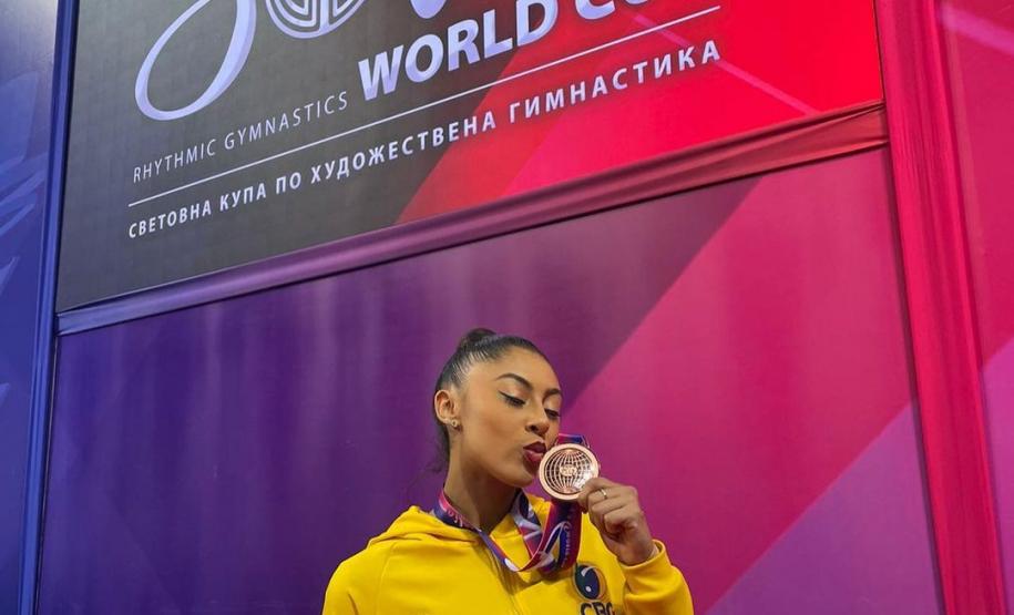 Ao som de Lady Gaga, Bárbara Domingues traz bronze inédito para o Brasil