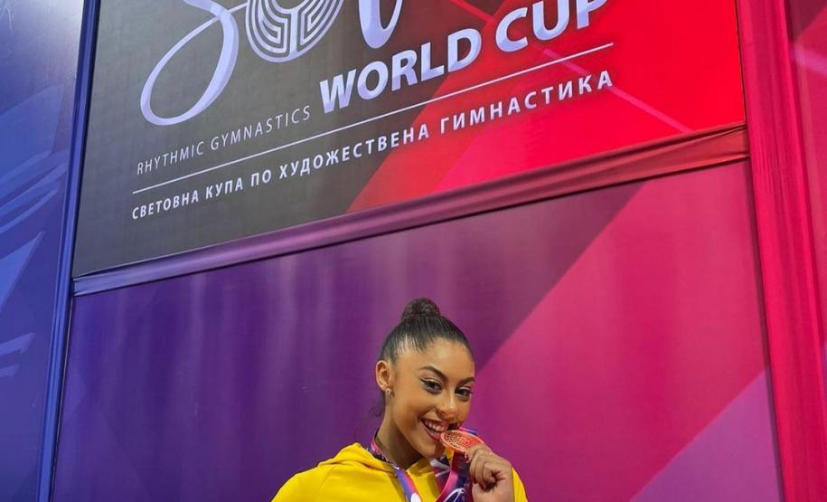 Ao som de Lady Gaga, Bárbara Domingues traz bronze inédito para o Brasil