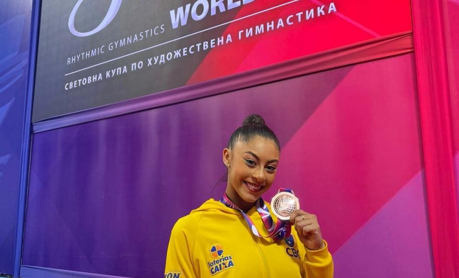 Ao som de Lady Gaga, Bárbara Domingues traz bronze inédito para o Brasil