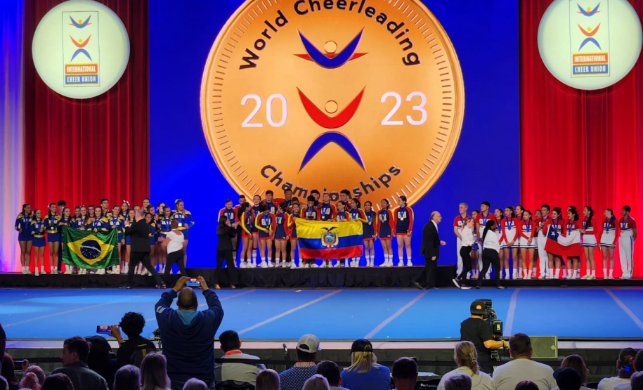Paranaense conquista segundo lugar no mundial de cheerleading, em Orlando