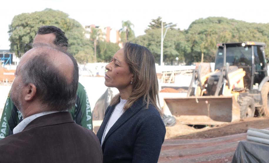 Filha de Pelé visita complexo esportivo do Governo do Estado, em Curitiba