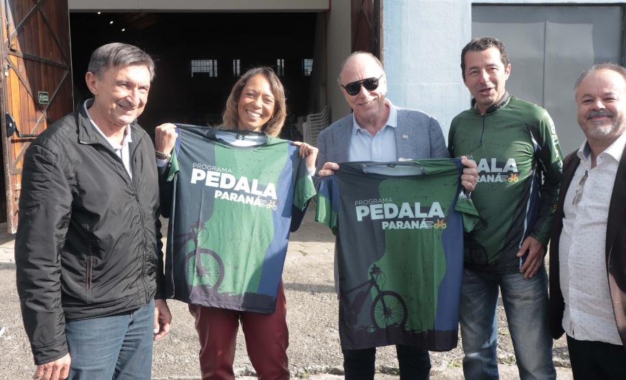 Filha de Pelé visita complexo esportivo do Governo do Estado, em Curitiba