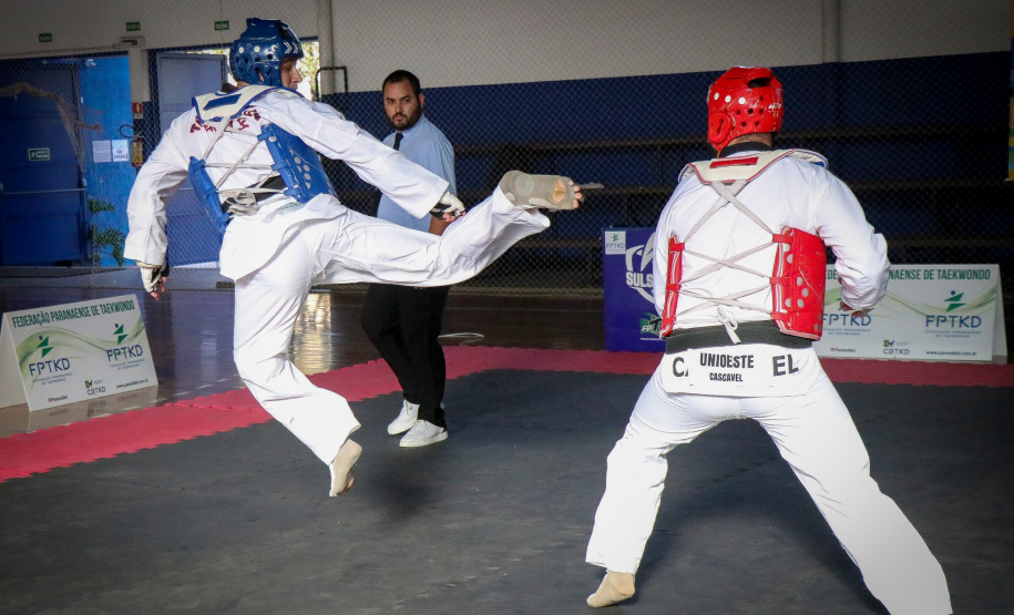 O segundo dia de competição dos Jogos Universitários do Paraná foi marcado pelo encerramento das modalidades individuais.