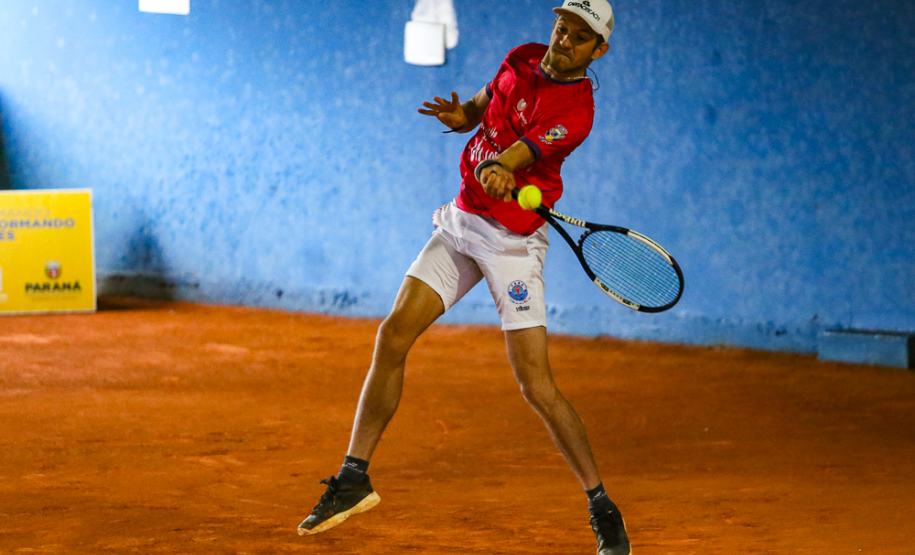 O segundo dia de competição dos Jogos Universitários do Paraná foi marcado pelo encerramento das modalidades individuais.
