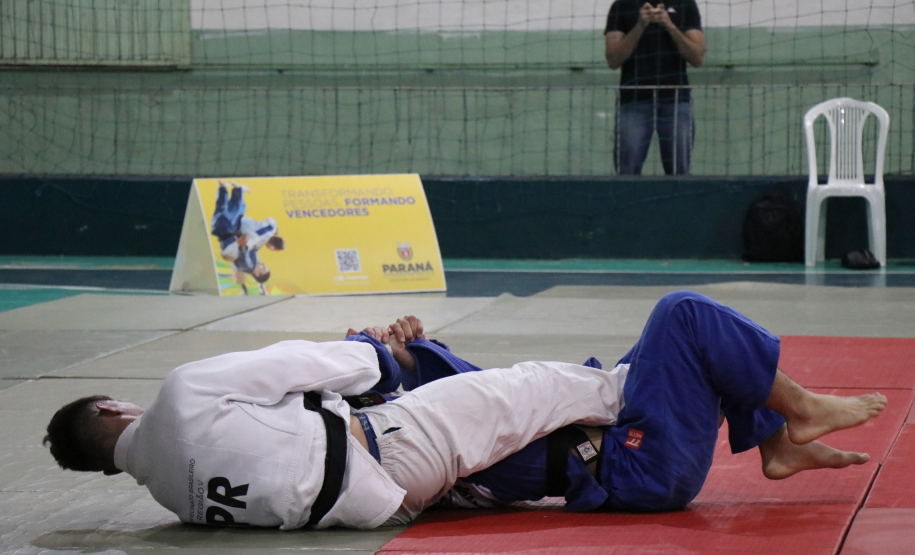 O segundo dia de competição dos Jogos Universitários do Paraná foi marcado pelo encerramento das modalidades individuais.