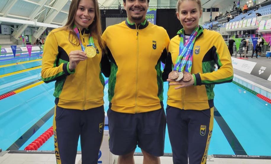 Gêmeas da natação paranaense: Débora e Beatriz Carneiro fazem dobradinha em Mundial Paralímpico