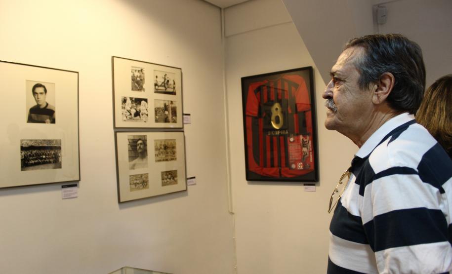 A reabertura do centro de memória foi marcada pela exposição “Os Craques da Bola”. Na ocasião, foram homenageados os ex-jogadores de futebol Aladim, Sicupira, Castro e Krüger, com fotos, documentos e objetos que marcaram a época em que os jogadores atuaram em clubes paranaenses.