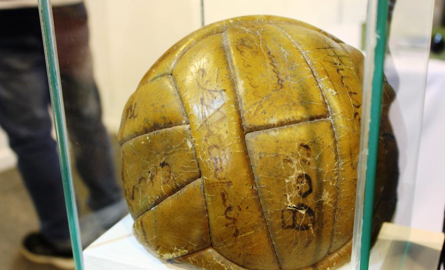 A reabertura do centro de memória foi marcada pela exposição “Os Craques da Bola”. Na ocasião, foram homenageados os ex-jogadores de futebol Aladim, Sicupira, Castro e Krüger, com fotos, documentos e objetos que marcaram a época em que os jogadores atuaram em clubes paranaenses.