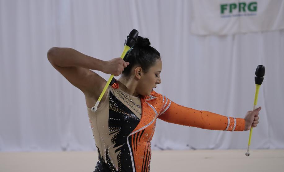 Com suas performances impressionantes, Bárbara Domingos, a Babi, da ginástica rítmica, conquistou diversos títulos importantes nos últimos anos