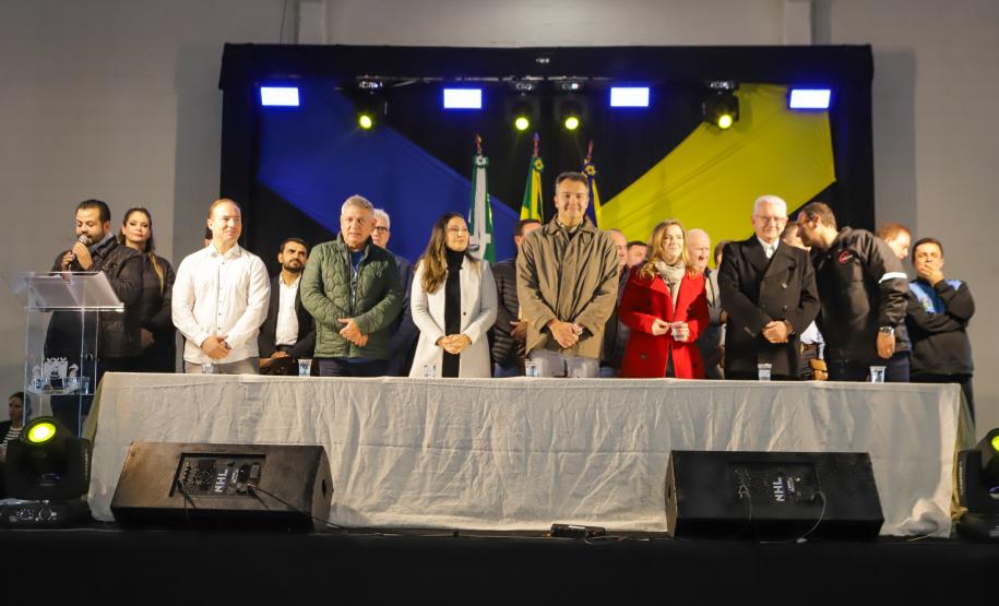 A convite do Secretário de Esporte, Helio Wirbiski, a primeira dama, Luciana Saito Massa, participou da abertura dos Jogos da Integração da Idoso.