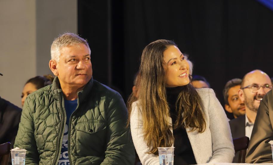 A convite do Secretário de Esporte, Helio Wirbiski, a primeira dama, Luciana Saito Massa, participou da abertura dos Jogos da Integração da Idoso.
