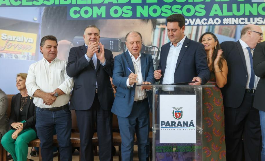 Estado entrega óculos com inteligência artificial para apoiar alunos cegos da rede estadual