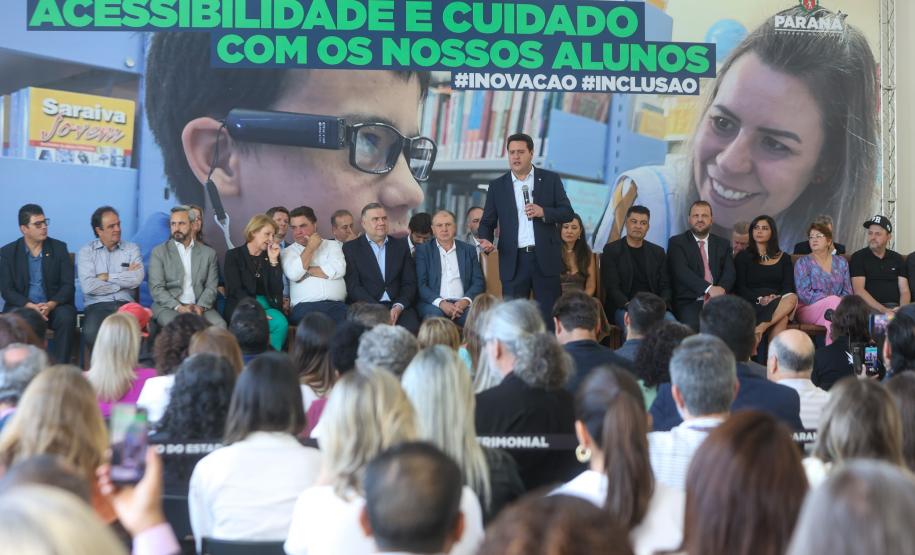 Estado entrega óculos com inteligência artificial para apoiar alunos cegos da rede estadual