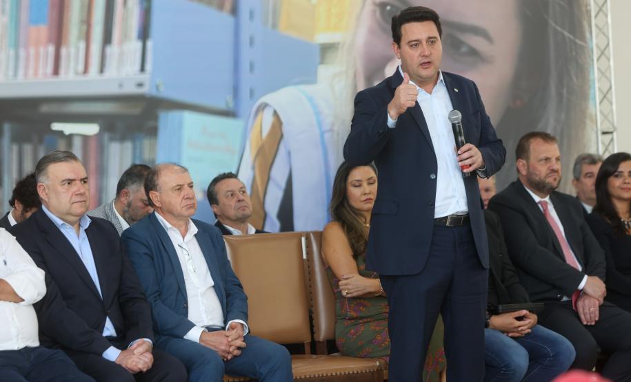 Estado entrega óculos com inteligência artificial para apoiar alunos cegos da rede estadual