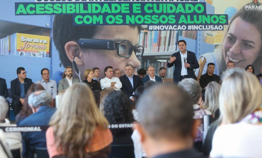 Estado entrega óculos com inteligência artificial para apoiar alunos cegos da rede estadual