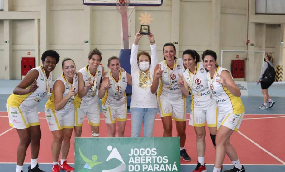 Competição realizada pelo Governo do Estado será em Foz do Iguaçu e reúne atletas entre 35 e 55 anos. Disputas acontecem até domingo (10), em cinco modalidades: basquetebol, voleibol, futsal, handebol e vôlei de praia.