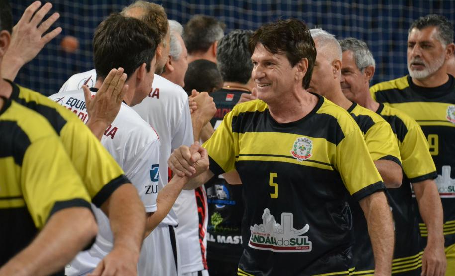 Competição realizada pelo Governo do Estado será em Foz do Iguaçu e reúne atletas entre 35 e 55 anos. Disputas acontecem até domingo (10), em cinco modalidades: basquetebol, voleibol, futsal, handebol e vôlei de praia.