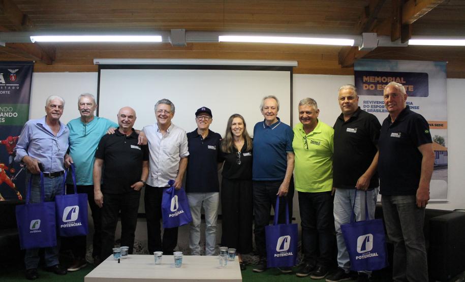 A iniciativa reuniu mais de 250 convidados, entre familiares, jogadores e fãs, para homenagear a brilhante trajetória do atleta nos gramados. Acervo do jogador está no Centro de Memória do Esporte Paranaense.