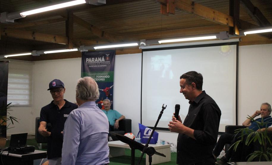 A iniciativa reuniu mais de 250 convidados, entre familiares, jogadores e fãs, para homenagear a brilhante trajetória do atleta nos gramados. Acervo do jogador está no Centro de Memória do Esporte Paranaense.