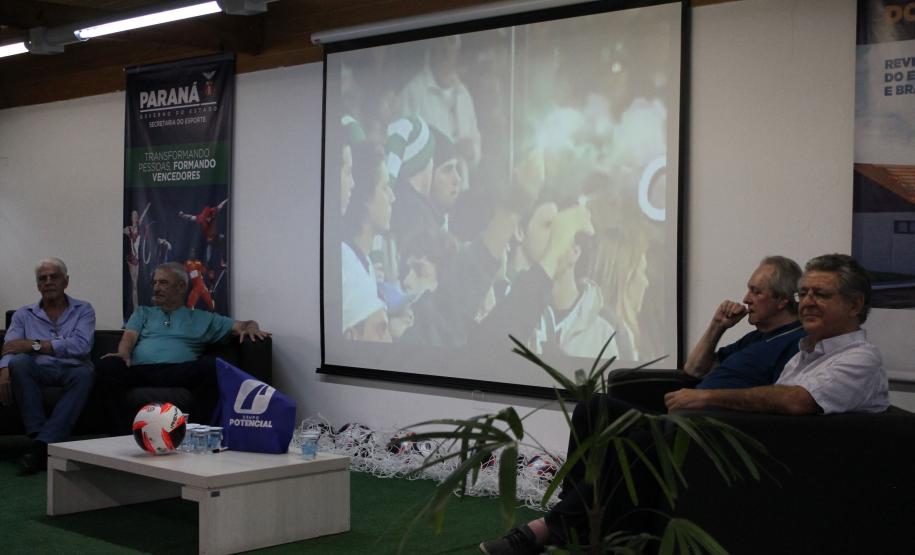 A iniciativa reuniu mais de 250 convidados, entre familiares, jogadores e fãs, para homenagear a brilhante trajetória do atleta nos gramados. Acervo do jogador está no Centro de Memória do Esporte Paranaense.