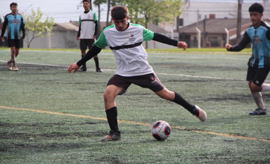 As disputas do torneio de futebol de campo escolar ocorrem em duas categorias: de 12 a 14 anos, 68 equipes, e de 15 a 17 anos, com 67 equipes, ambas no masculino e feminino. Os times que se classificarem nessa etapa avançam para a Fase Final, que será disputada em Dois Vizinhos entre 10 e 15 de outubro.