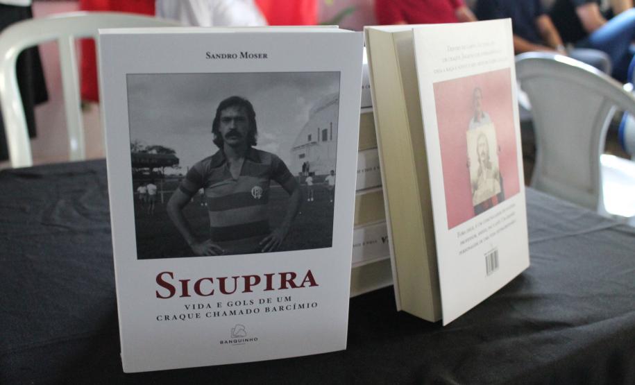 A iniciativa reuniu mais de 250 convidados, entre familiares, jogadores e fãs, para homenagear a brilhante trajetória do atleta nos gramados. Acervo do jogador está no Centro de Memória do Esporte Paranaense.