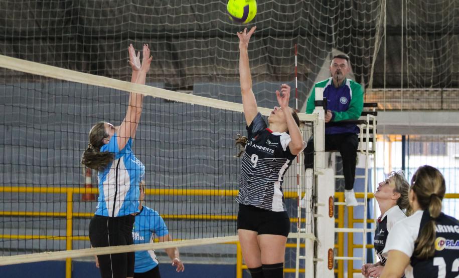 Competição realizada pelo Governo do Estado será em Foz do Iguaçu e reúne atletas entre 35 e 55 anos. Disputas acontecem até domingo (10), em cinco modalidades: basquetebol, voleibol, futsal, handebol e vôlei de praia.