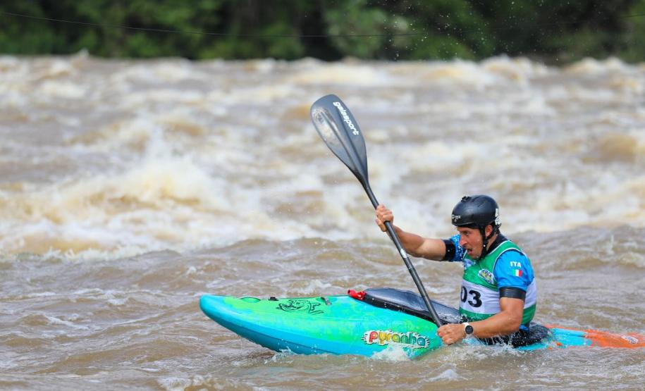 Finais dos Jogos Escolares Bom de Bola, paranaense de cheerleading, brasileiro de canoagem slalom são alguns dos eventos que marcaram o feriado prolongado