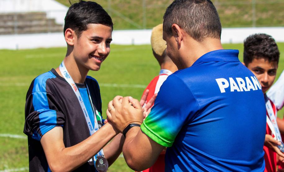 Competição acontece de 10 a 15 de outubro, no município de Dois Vizinhos. As disputas do torneio de futebol de campo dos JEPS acontecem em duas categorias: de 12 a 14 anos (Ensino Fundamental) e 15 a 17 anos (Ensino Médio), ambas no masculino e feminino.