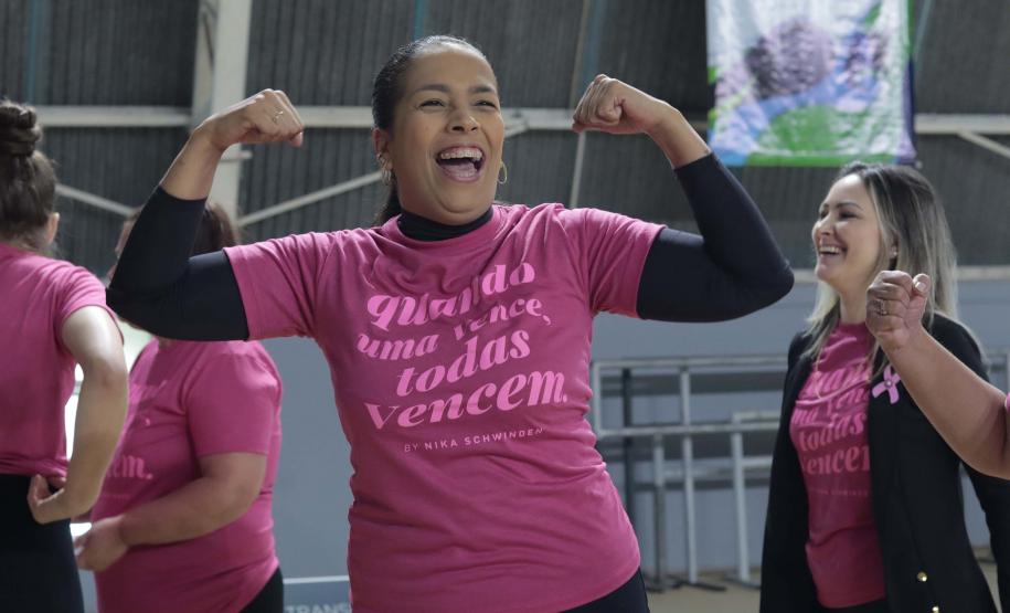 Evento reuniu cerca de 100 participantes, entre servidoras da secretaria e mulheres da comunidade local. Ideia foi incentivar a prática do esporte em favor da saúde integral e falar sobre autocuidado e prevenção do câncer de mama e de colo do útero.