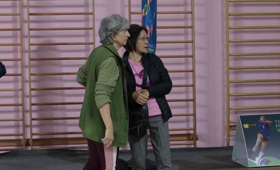 Evento reuniu cerca de 100 participantes, entre servidoras da secretaria e mulheres da comunidade local. Ideia foi incentivar a prática do esporte em favor da saúde integral e falar sobre autocuidado e prevenção do câncer de mama e de colo do útero.