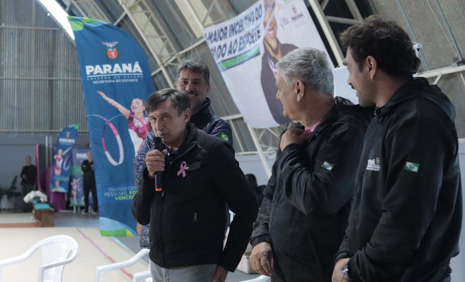 Evento reuniu cerca de 100 participantes, entre servidoras da secretaria e mulheres da comunidade local. Ideia foi incentivar a prática do esporte em favor da saúde integral e falar sobre autocuidado e prevenção do câncer de mama e de colo do útero.