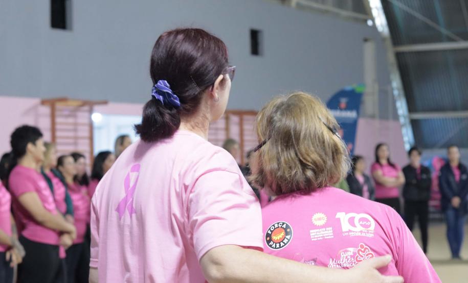 Evento reuniu cerca de 100 participantes, entre servidoras da secretaria e mulheres da comunidade local. Ideia foi incentivar a prática do esporte em favor da saúde integral e falar sobre autocuidado e prevenção do câncer de mama e de colo do útero.