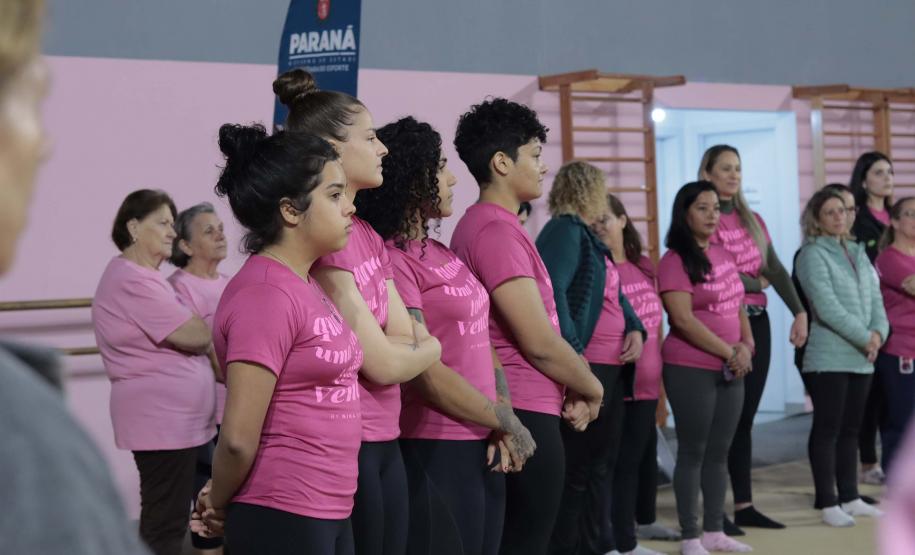 Evento reuniu cerca de 100 participantes, entre servidoras da secretaria e mulheres da comunidade local. Ideia foi incentivar a prática do esporte em favor da saúde integral e falar sobre autocuidado e prevenção do câncer de mama e de colo do útero.