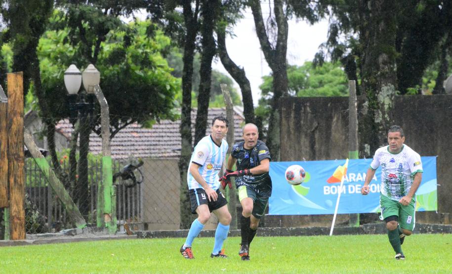 quipes de 32 municípios do Estado participaram das disputas que aconteceram entre os dias 6 e 8 de outubro. A semifinal, e também a grande final, serão disputadas de 27 a 29 de outubro, também em Campo Mourão. Desde o início da edição a competição reuniu neste ano 327 equipes de futebol de campo. Publicação