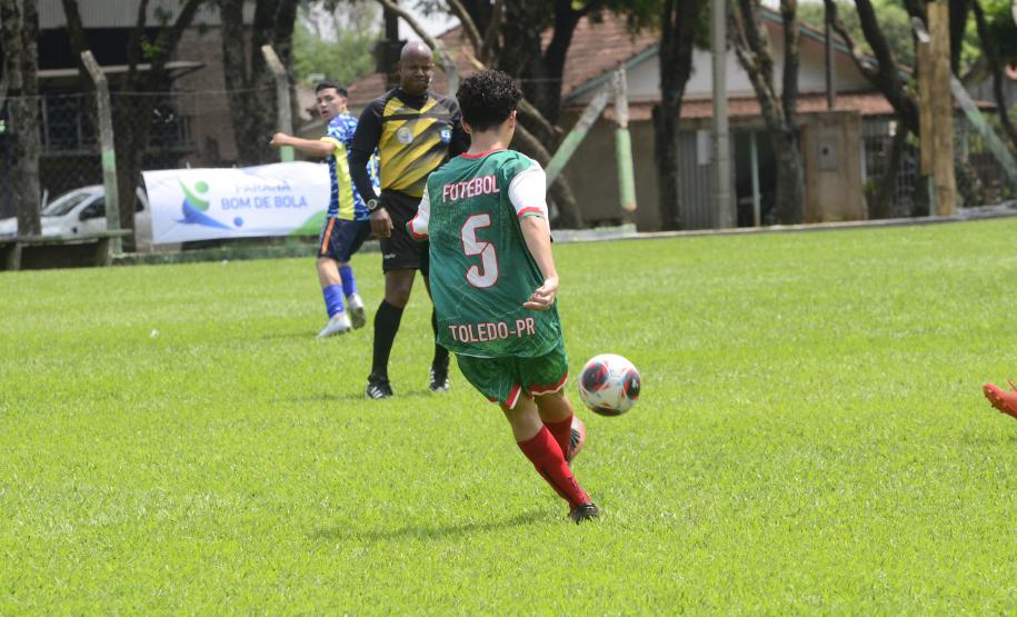 quipes de 32 municípios do Estado participaram das disputas que aconteceram entre os dias 6 e 8 de outubro. A semifinal, e também a grande final, serão disputadas de 27 a 29 de outubro, também em Campo Mourão. Desde o início da edição a competição reuniu neste ano 327 equipes de futebol de campo. Publicação