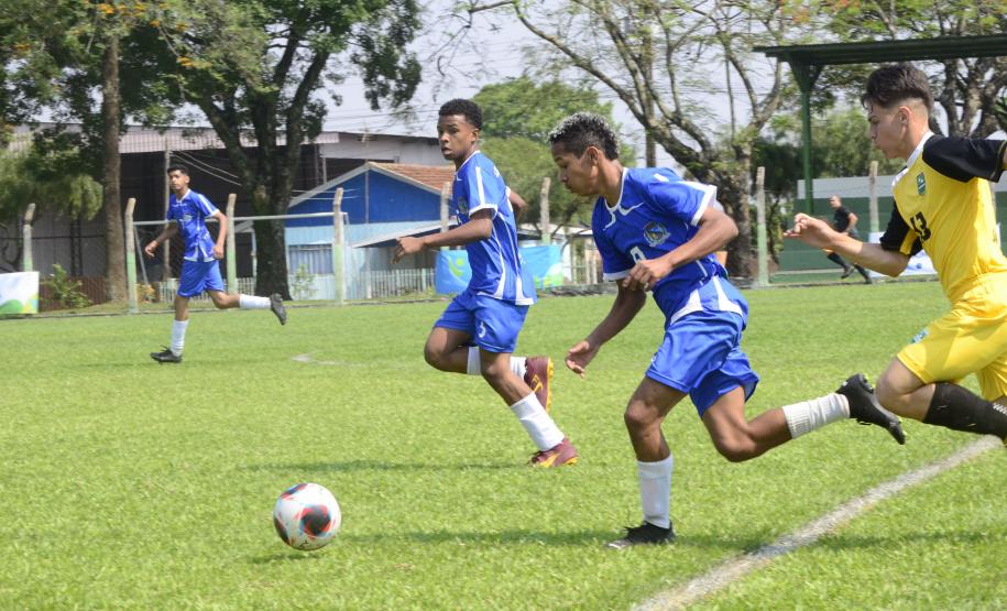 quipes de 32 municípios do Estado participaram das disputas que aconteceram entre os dias 6 e 8 de outubro. A semifinal, e também a grande final, serão disputadas de 27 a 29 de outubro, também em Campo Mourão. Desde o início da edição a competição reuniu neste ano 327 equipes de futebol de campo. Publicação