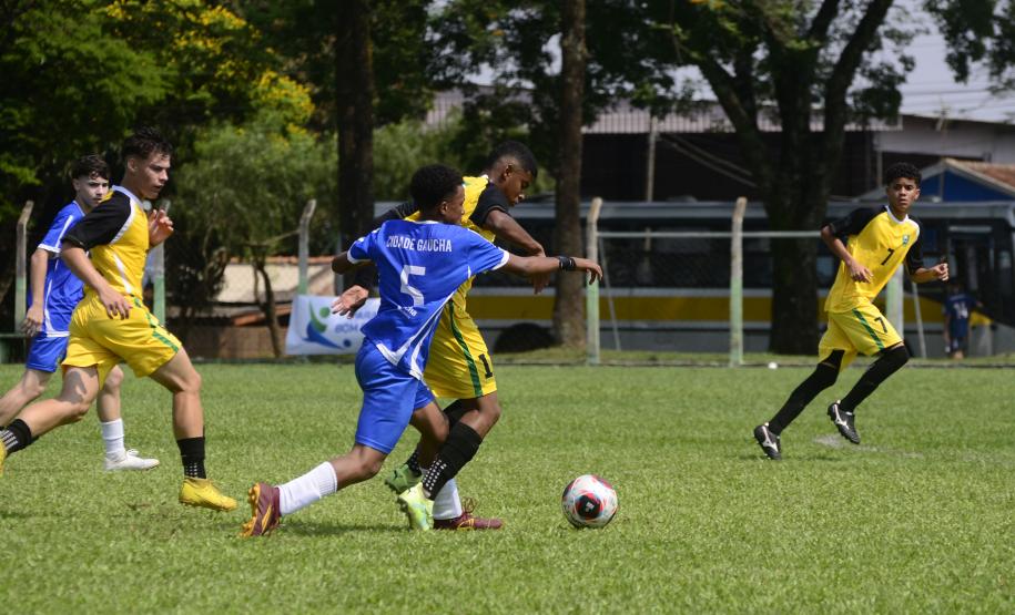 quipes de 32 municípios do Estado participaram das disputas que aconteceram entre os dias 6 e 8 de outubro. A semifinal, e também a grande final, serão disputadas de 27 a 29 de outubro, também em Campo Mourão. Desde o início da edição a competição reuniu neste ano 327 equipes de futebol de campo. Publicação