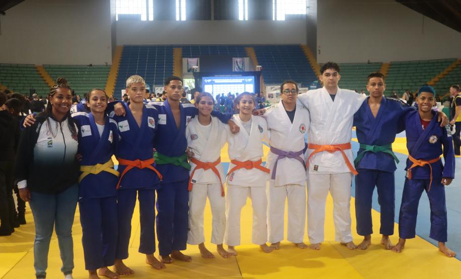 O Campeonato Brasileiro de Judô (CBJ) levou mais de mil pessoas ao Ginásio de Esportes do Tarumã, em Curitiba, neste fim de semana, para acompanhar lutas femininas e masculinas de atletas de 13 a 15 anos, de todos os estados