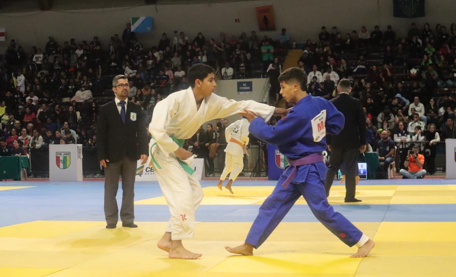 O Campeonato Brasileiro de Judô (CBJ) levou mais de mil pessoas ao Ginásio de Esportes do Tarumã, em Curitiba, neste fim de semana, para acompanhar lutas femininas e masculinas de atletas de 13 a 15 anos, de todos os estados
