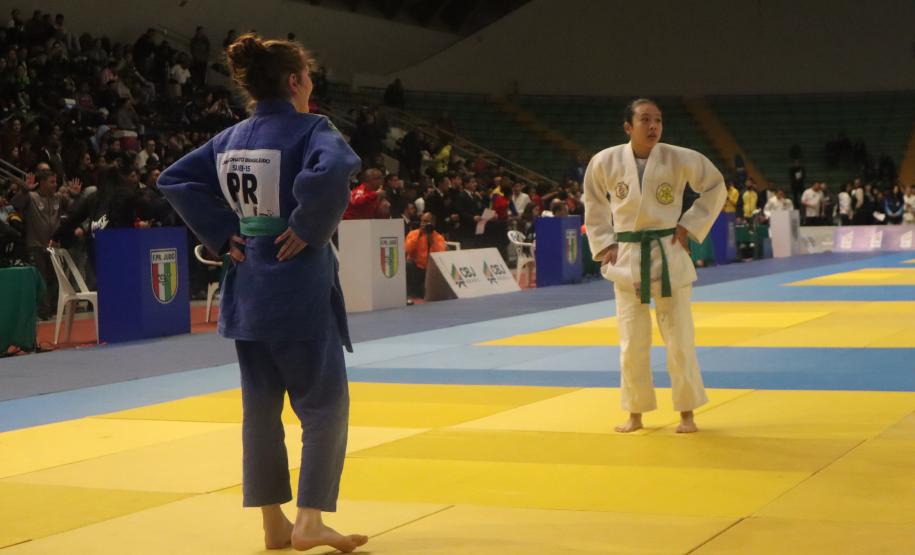 O Campeonato Brasileiro de Judô (CBJ) levou mais de mil pessoas ao Ginásio de Esportes do Tarumã, em Curitiba, neste fim de semana, para acompanhar lutas femininas e masculinas de atletas de 13 a 15 anos, de todos os estados