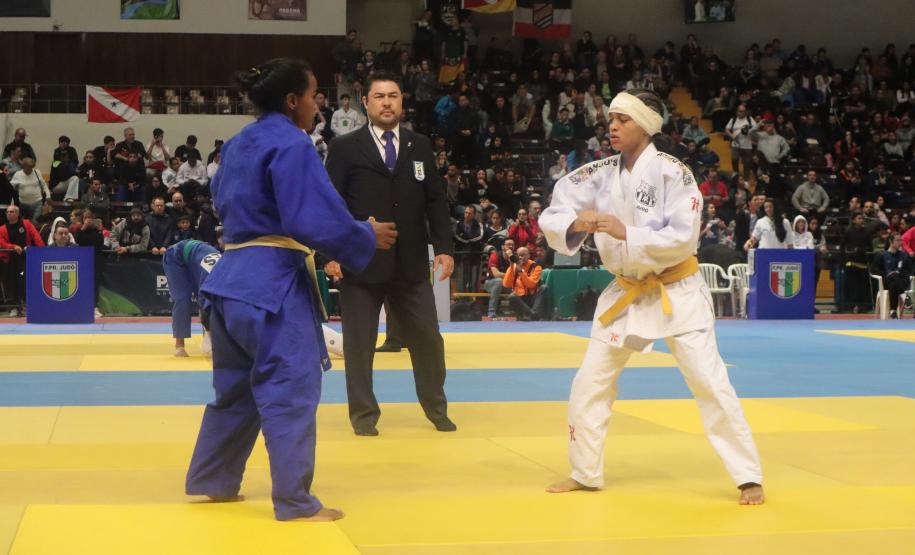 O Campeonato Brasileiro de Judô (CBJ) levou mais de mil pessoas ao Ginásio de Esportes do Tarumã, em Curitiba, neste fim de semana, para acompanhar lutas femininas e masculinas de atletas de 13 a 15 anos, de todos os estados