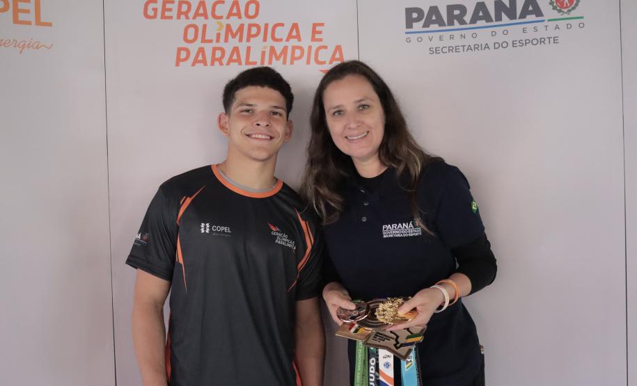 Kits são entregues para bolsistas do programa Geração Olímpica e Paralímpica.