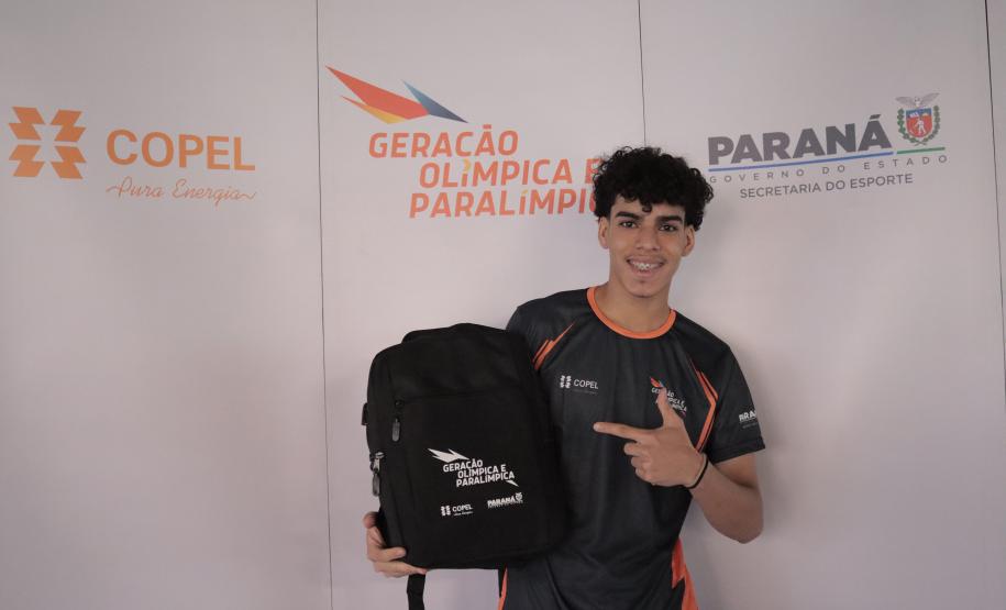 Kits são entregues para bolsistas do programa Geração Olímpica e Paralímpica.