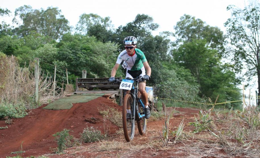 Resultados do final de semana do esporte.