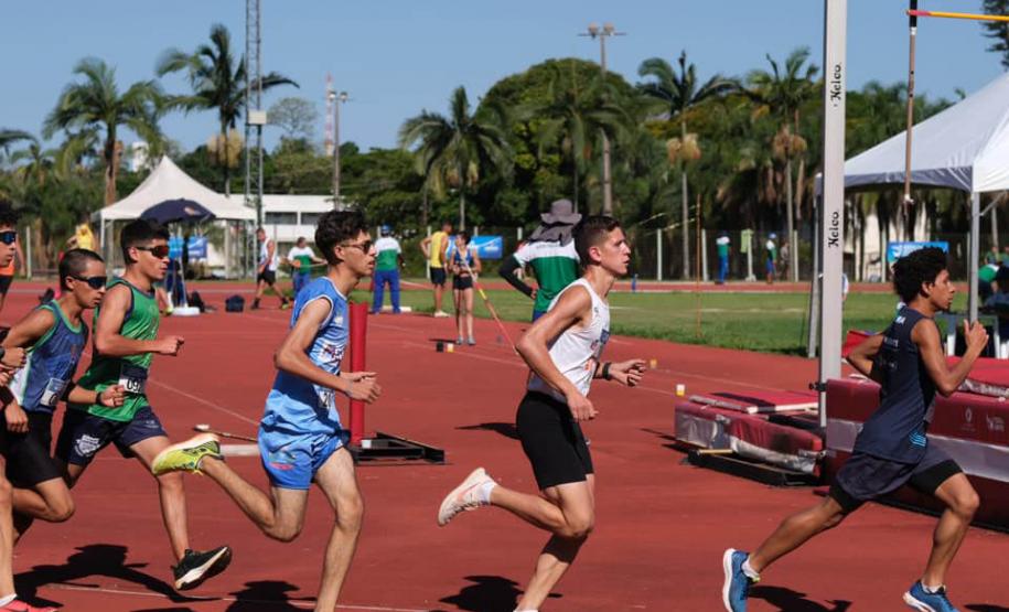 Resultados do final de semana do esporte.