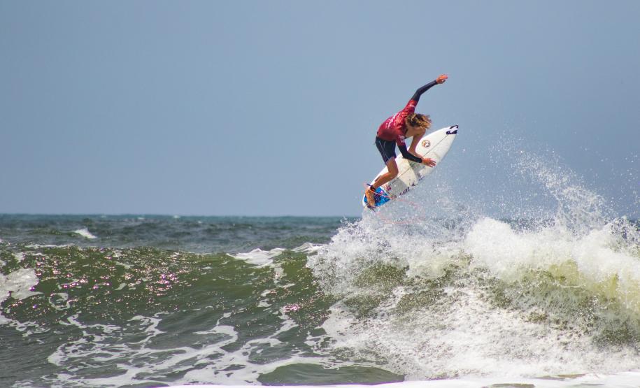 O Pico de Matinhos, no litoral paranaense, recebeu, entre os dias 6 e 12 de novembro, a quarta etapa do Circuito CBSurf Taça Brasil.