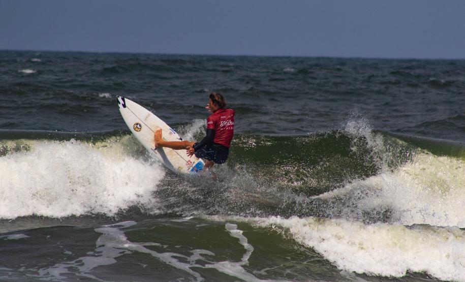O Pico de Matinhos, no litoral paranaense, recebeu, entre os dias 6 e 12 de novembro, a quarta etapa do Circuito CBSurf Taça Brasil.