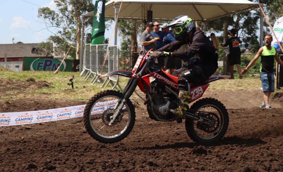 O Pico de Matinhos, no litoral paranaense, recebeu, entre os dias 6 e 12 de novembro, a quarta etapa do Circuito CBSurf Taça Brasil.